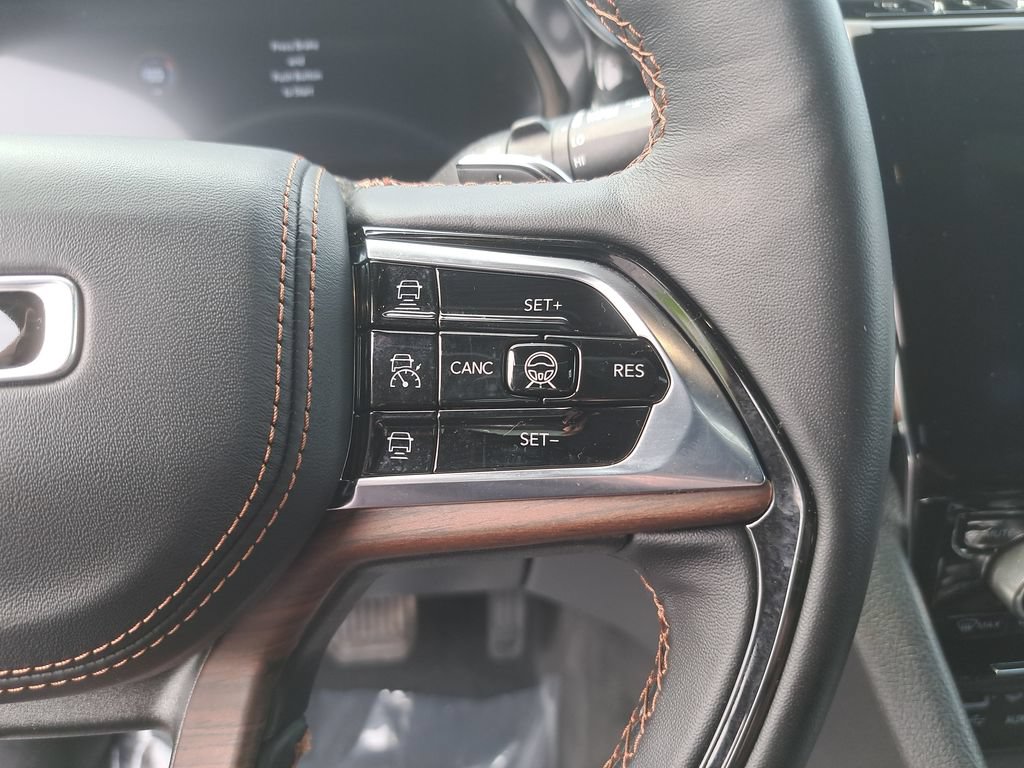 Certified 2022 Jeep Grand Cherokee Summit w/ Luxury Tech Group V AWD/4WD image 19
