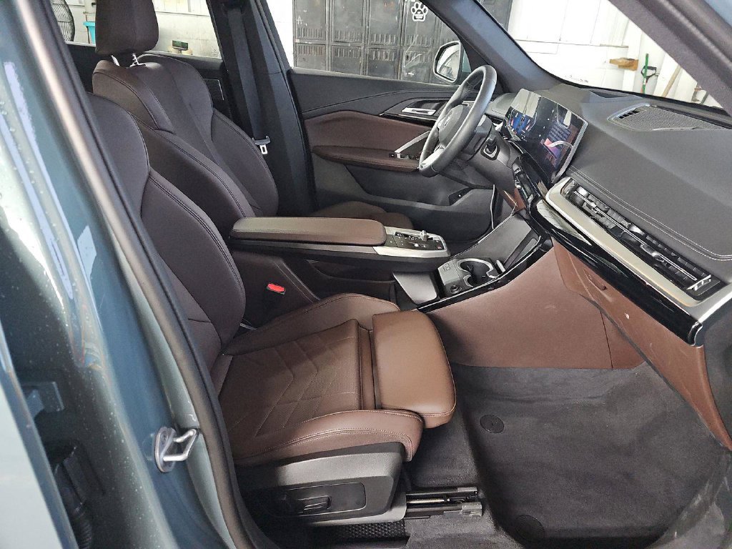 Used 2025 BMW X1 xDrive28i AWD/4WD image 15