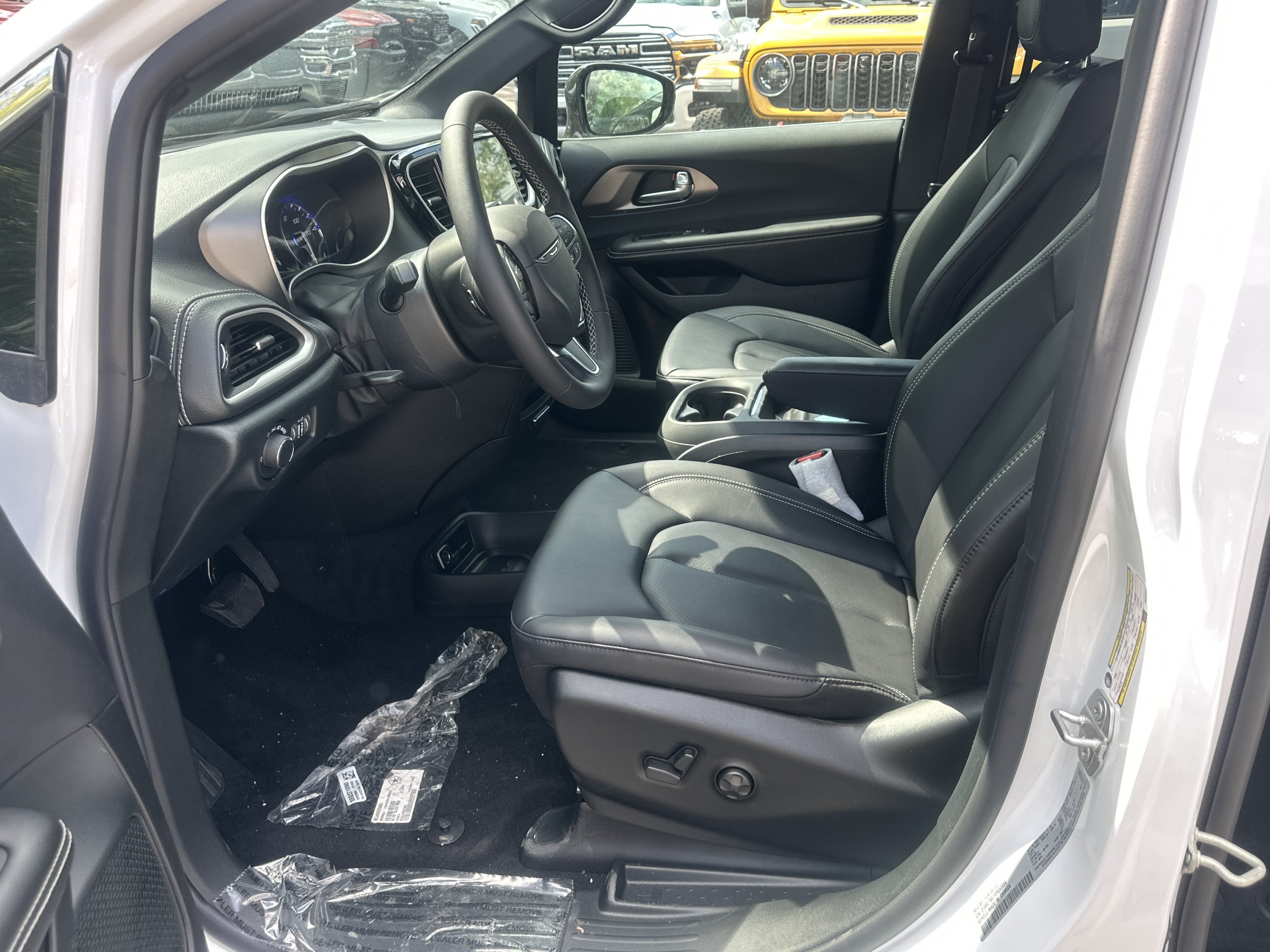 New 2027 Chrysler Pacifica Select FWD image 25