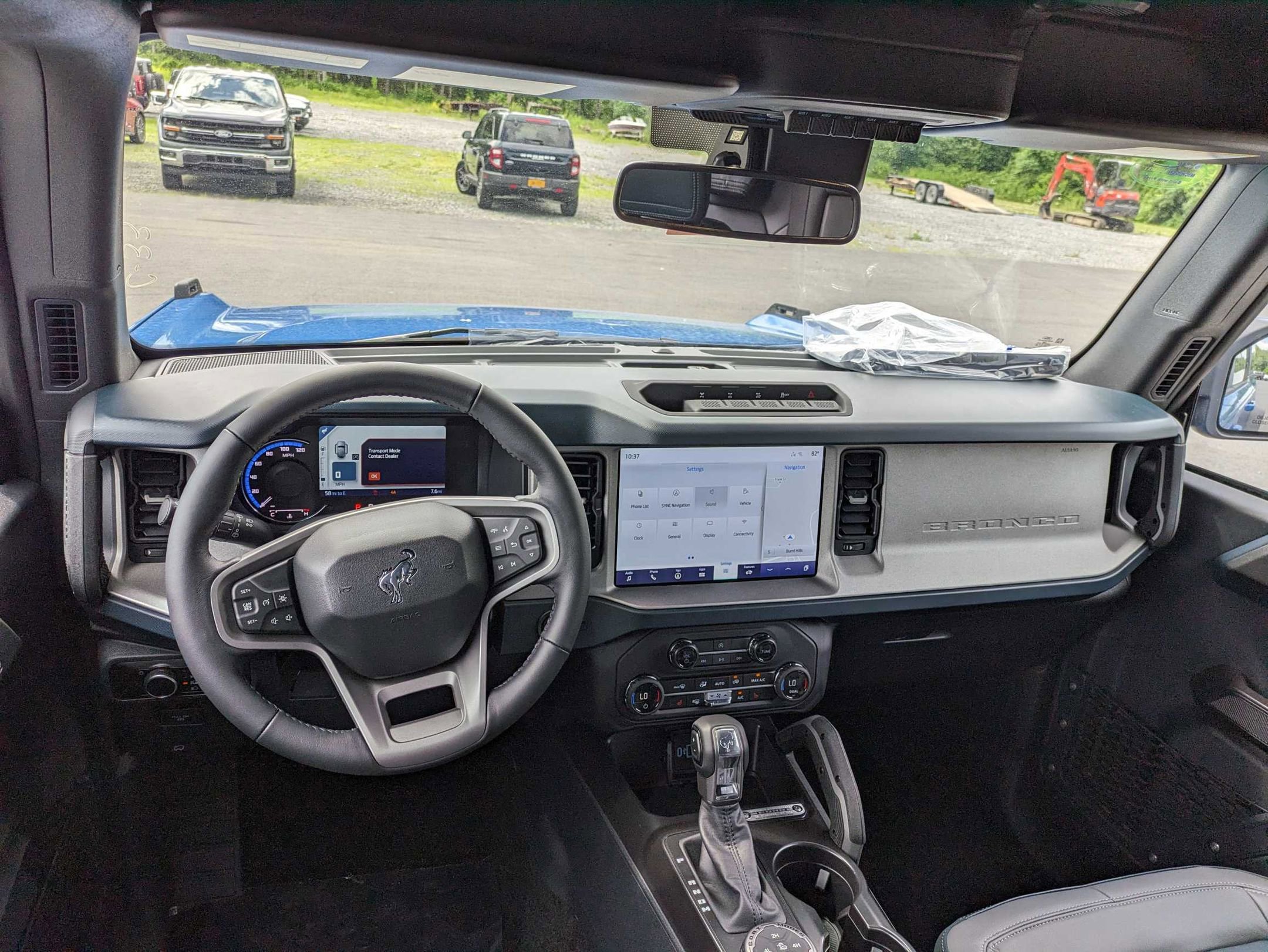 New 2024 Ford Bronco Outer Banks w/ Sasquatch Package image 13