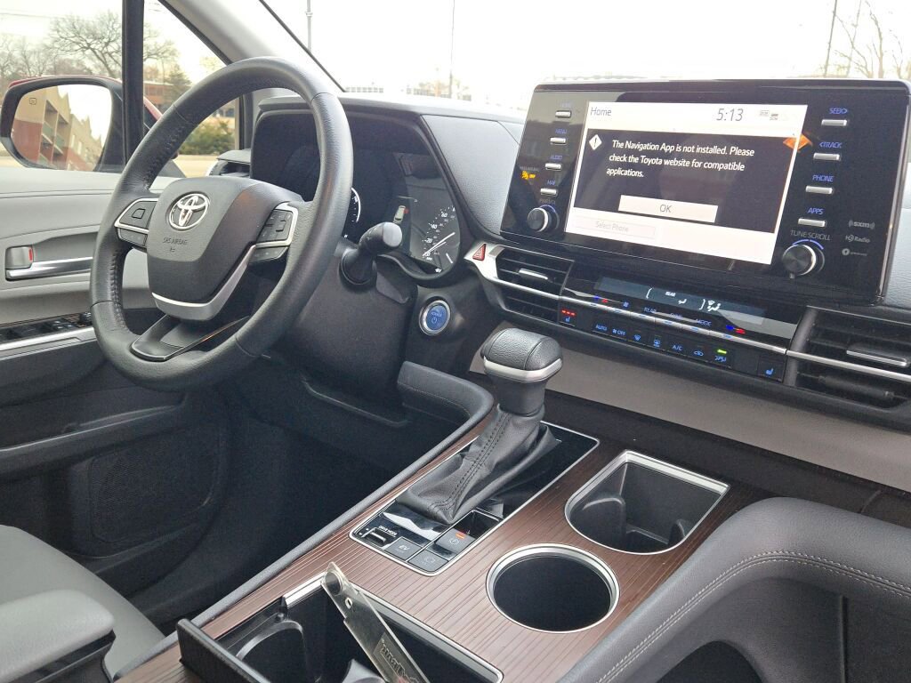 Used 2023 Toyota Sienna XLE image 9