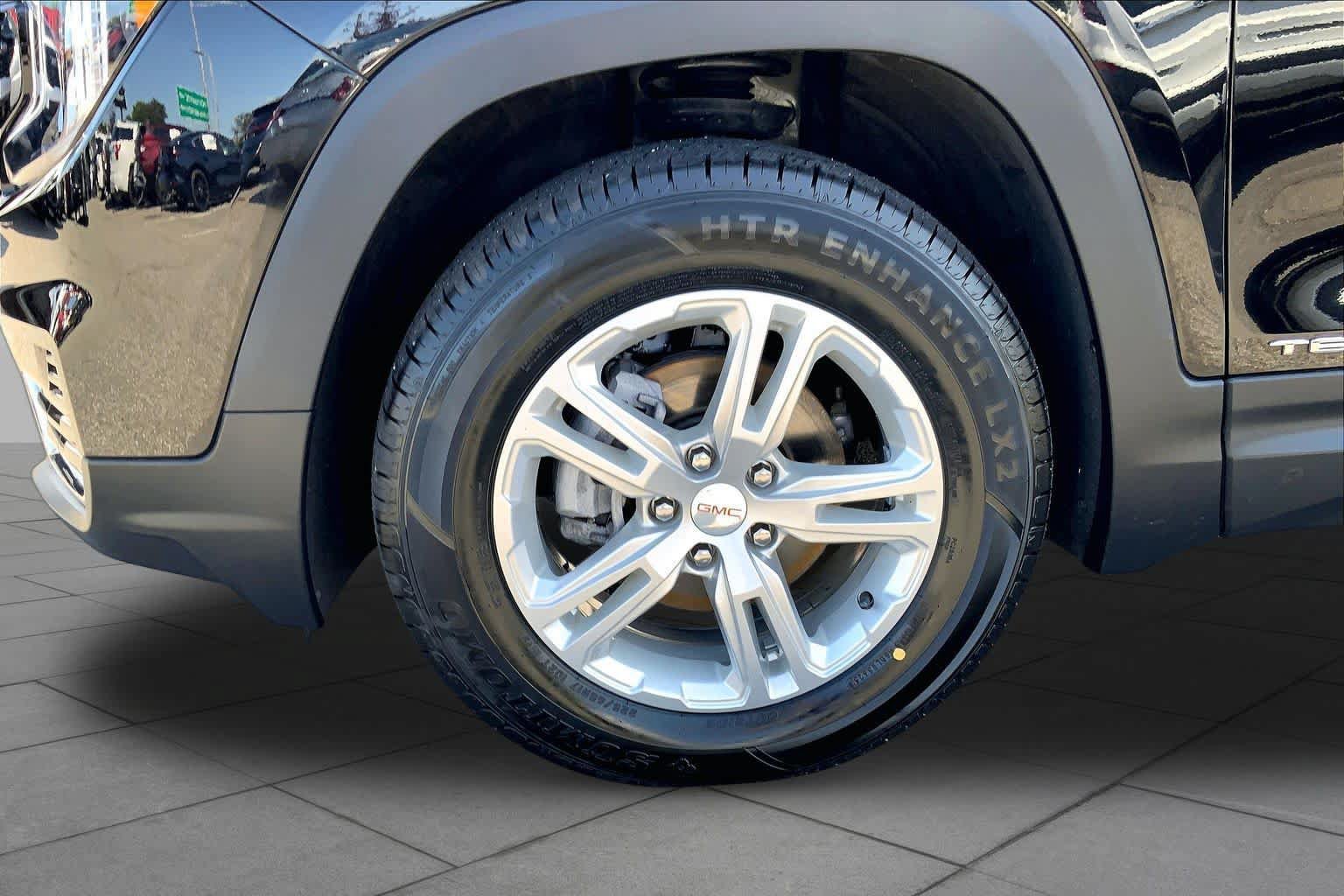 Used 2023 GMC Terrain SLE w/ Driver Convenience Package AWD/4WD image 11