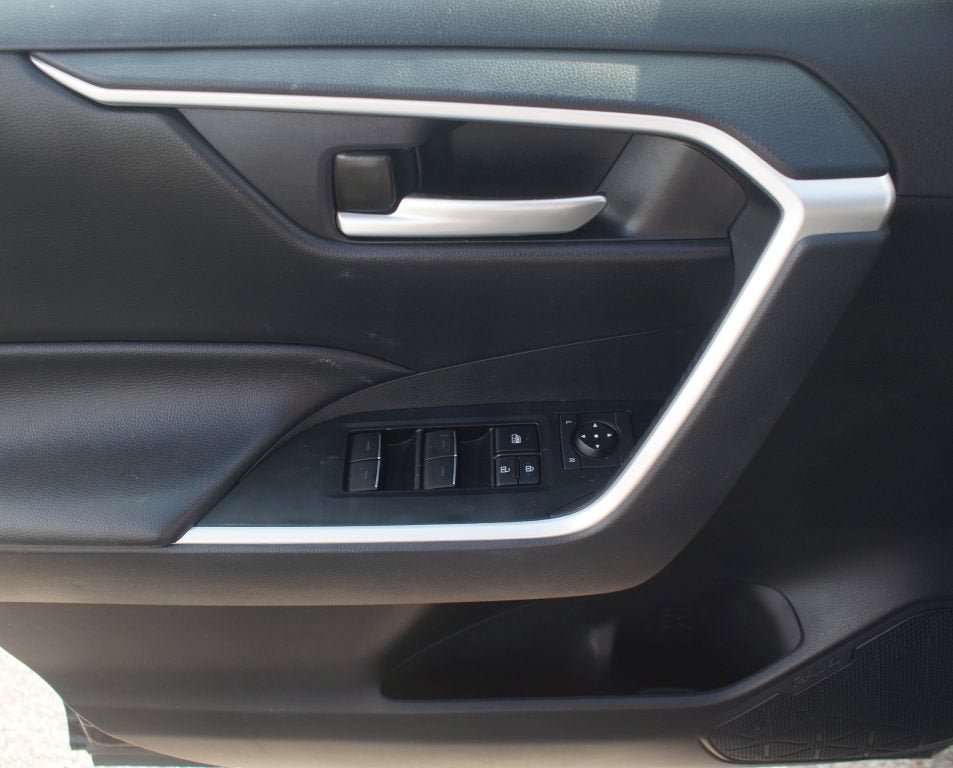 Used 2025 Toyota RAV4 XLE AWD/4WD image 28