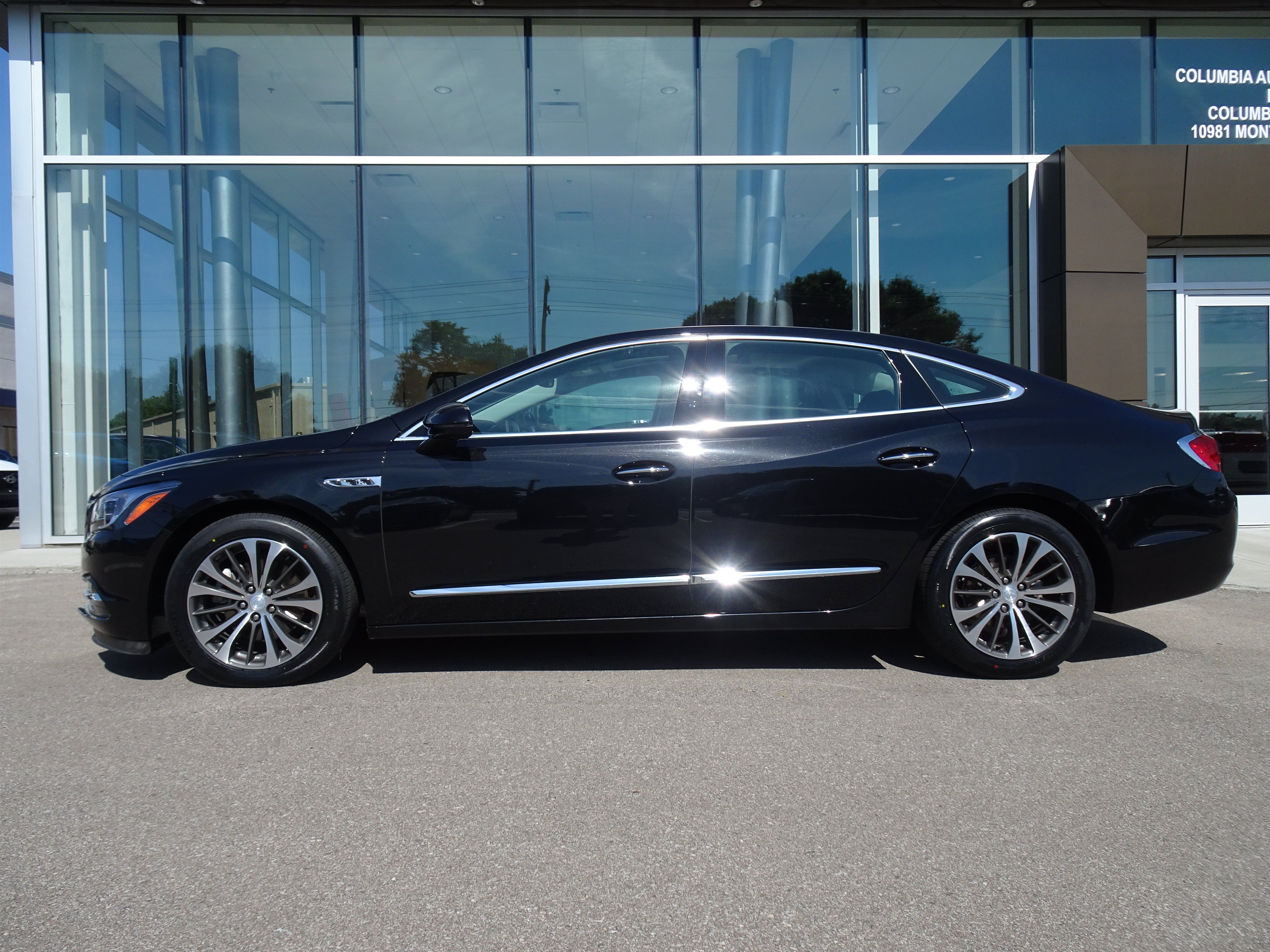 Used 2017 Buick LaCrosse Essence w/ Sun and Shade Package FWD image 2