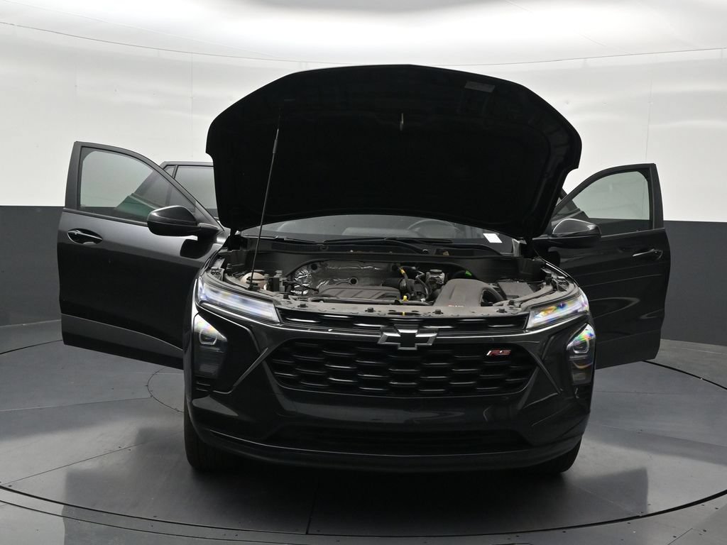 Used 2025 Chevrolet Trax RS w/ Sunroof Package FWD image 37