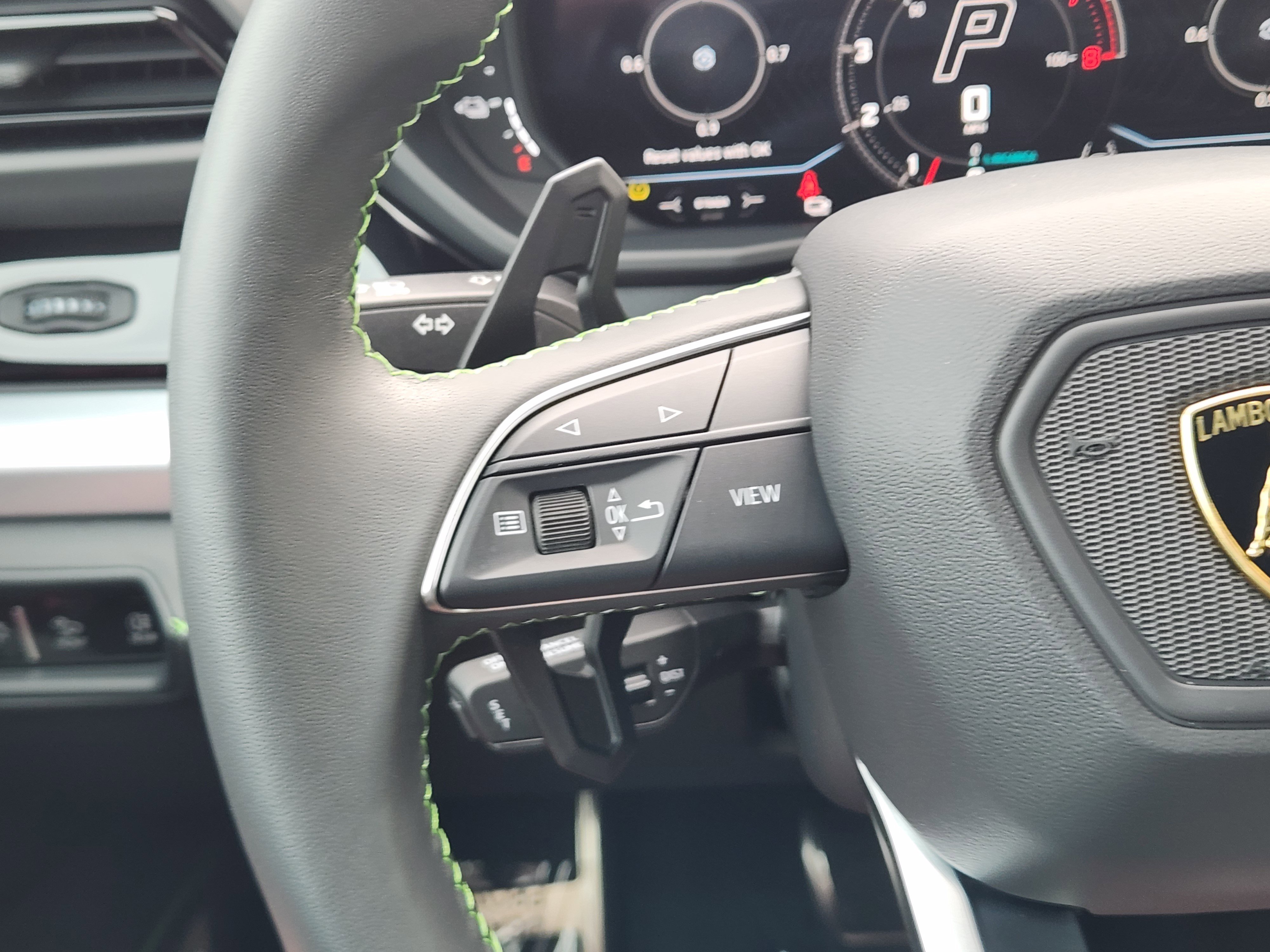 Used 2025 Lamborghini Urus SE image 27