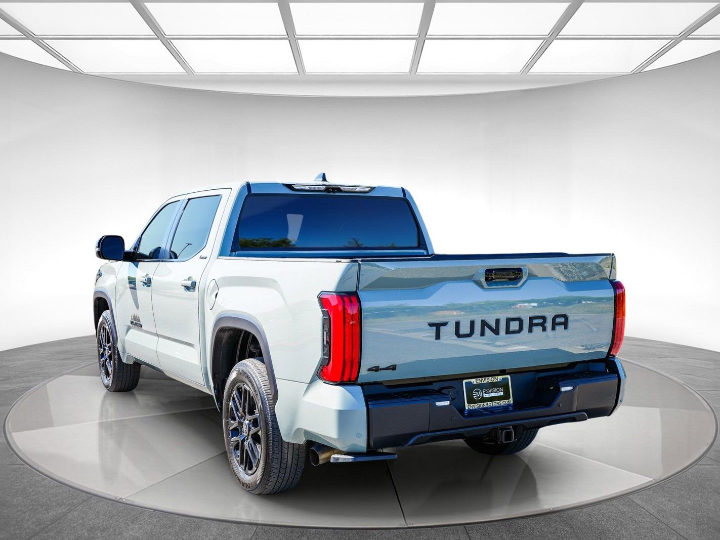 Used 2025 Toyota Tundra Limited AWD/4WD image 2