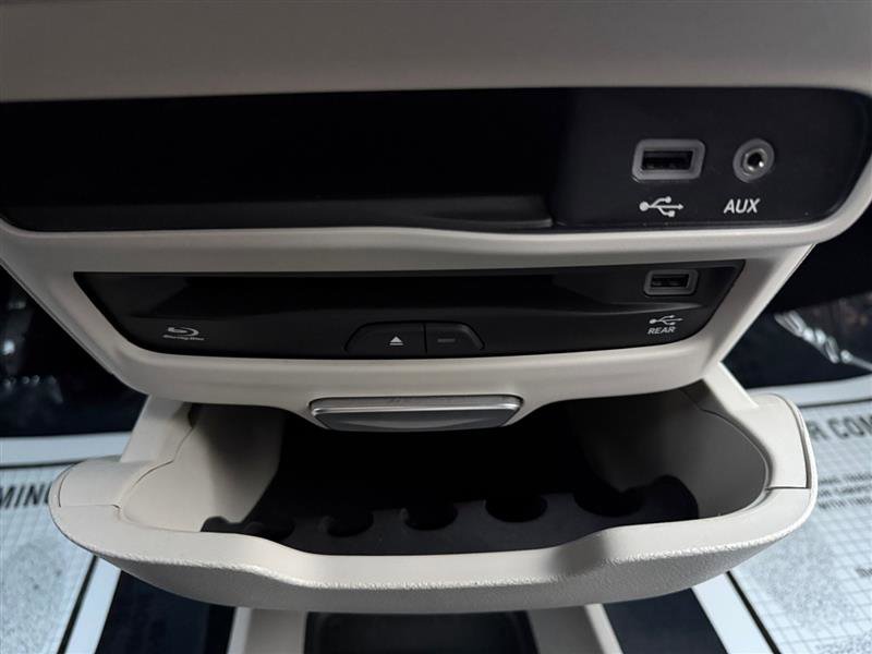 Used 2019 Chrysler Pacifica Limited w/ Advanced Safetytec Group image 24