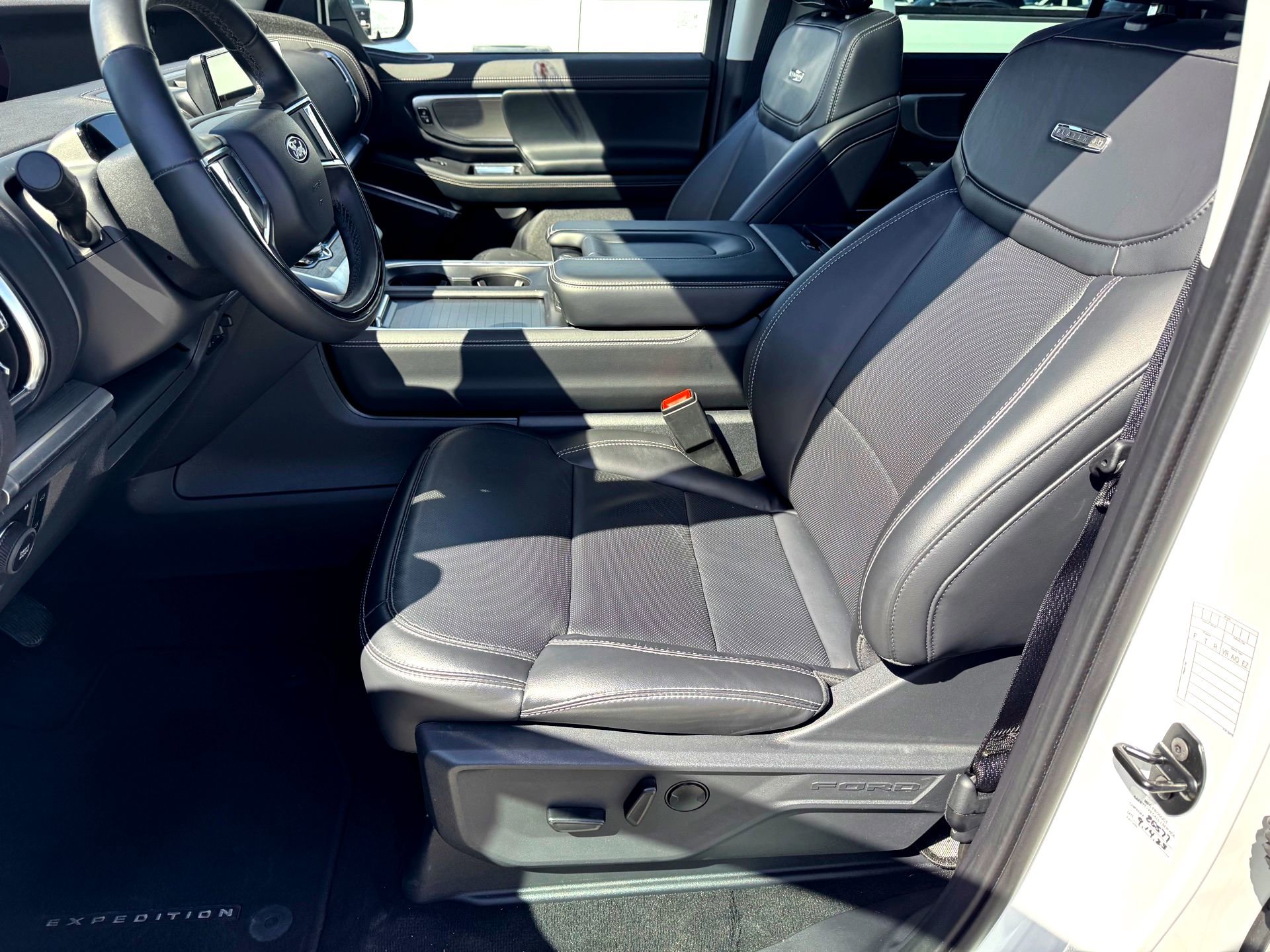 Used 2025 Ford Expedition Platinum AWD/4WD image 12