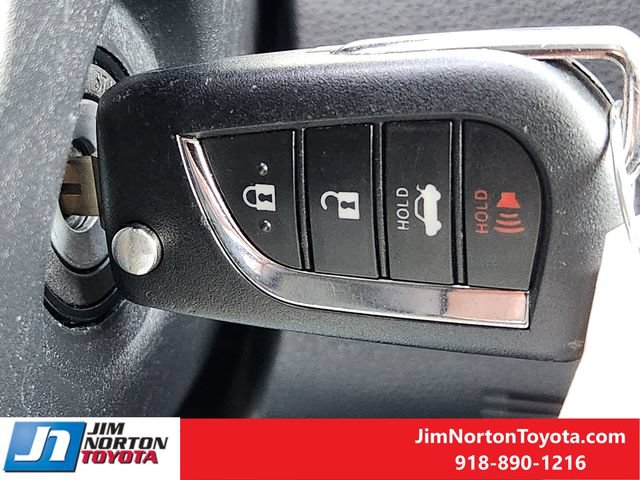 Used 2025 Toyota Corolla LE FWD image 21