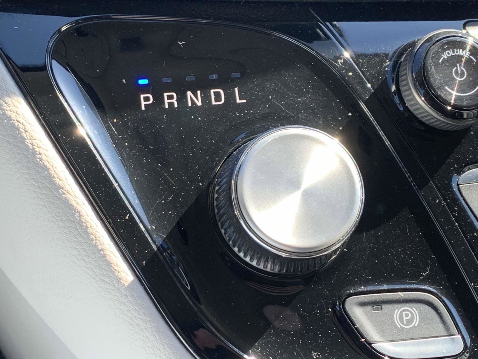 Certified 2023 Chrysler Pacifica Touring-L image 4