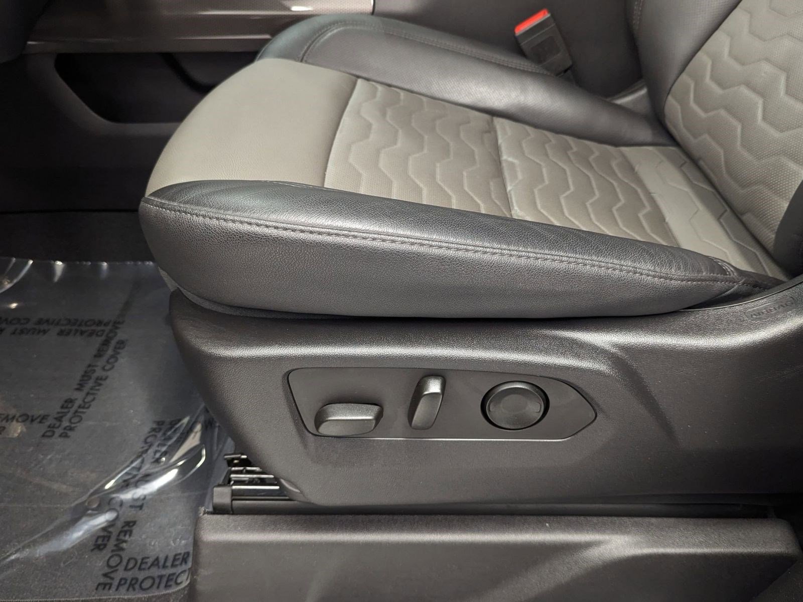 Used 2023 Chevrolet Silverado 1500 ZR2 w/ Technology Package image 11