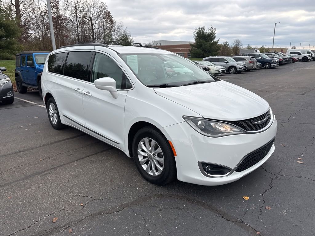 Certified 2017 Chrysler Pacifica Touring-L image 3