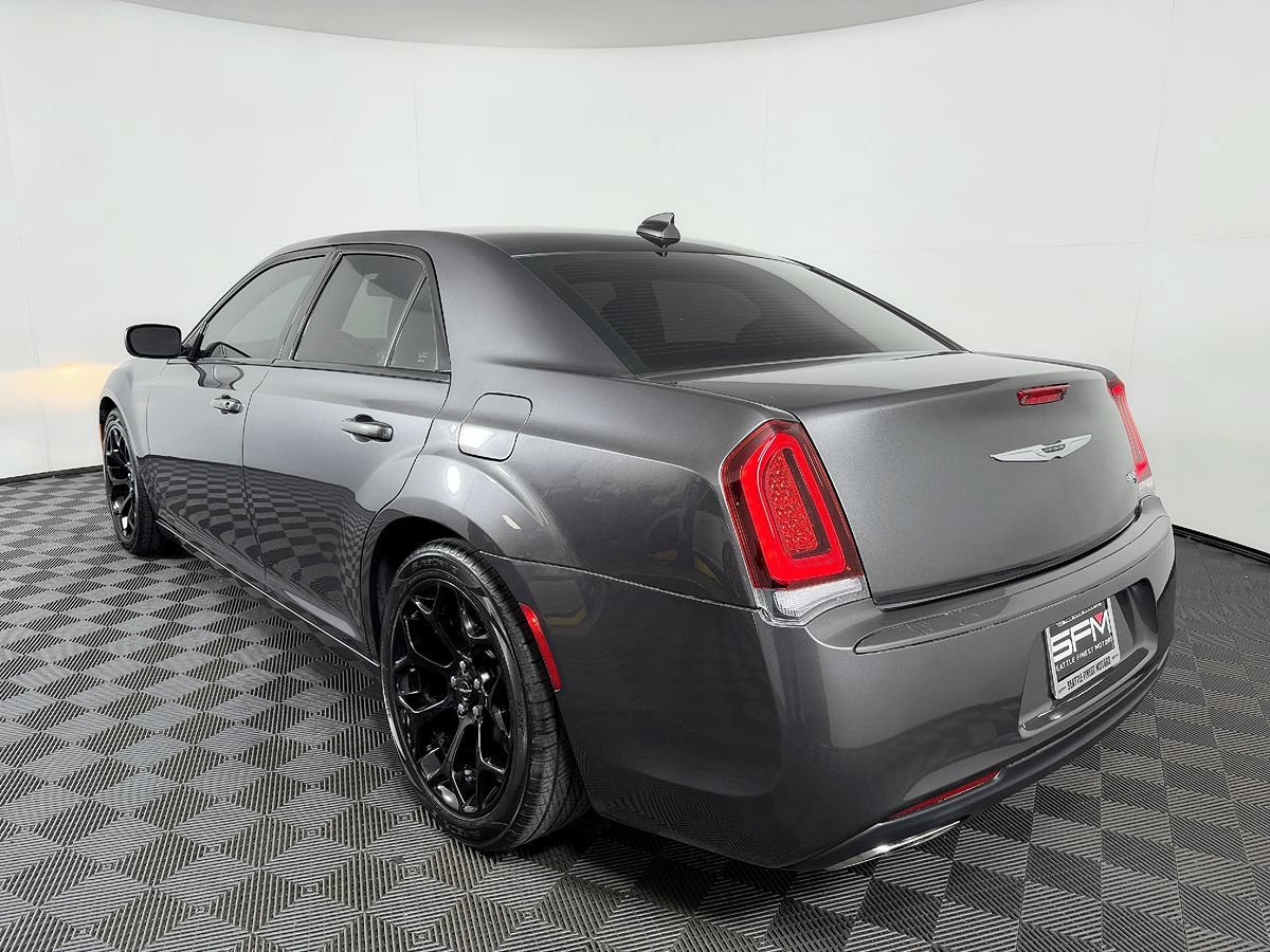 Used 2017 Chrysler 300 S RWD image 15