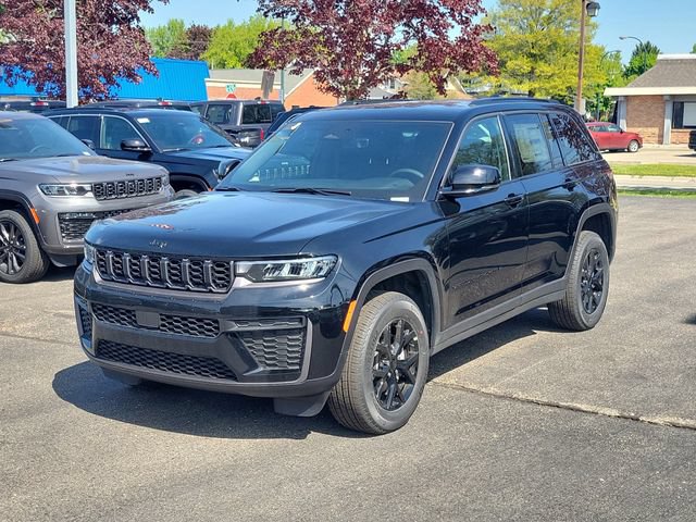 New 2026 Jeep Grand Cherokee Altitude AWD/4WD image 2