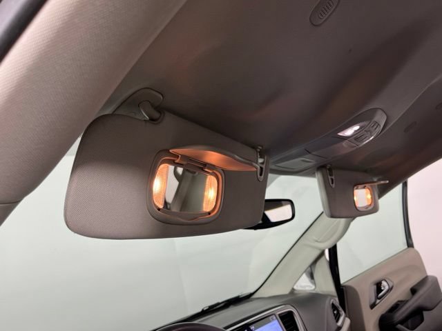 Used 2024 Chrysler Pacifica Touring-L FWD image 38