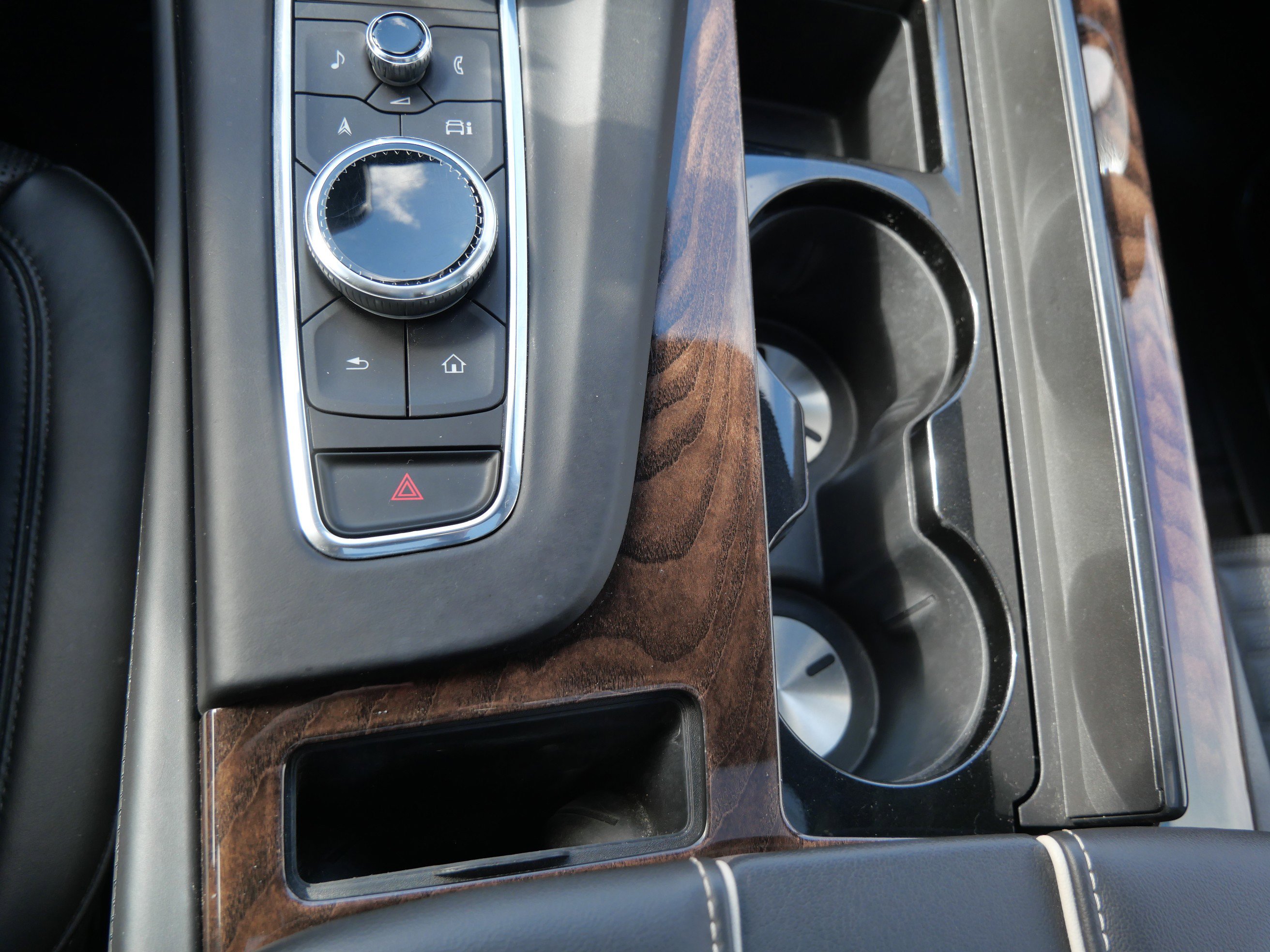 Used 2023 Cadillac Escalade Sport Platinum w/ LPO, ONYX Package AWD/4WD image 30