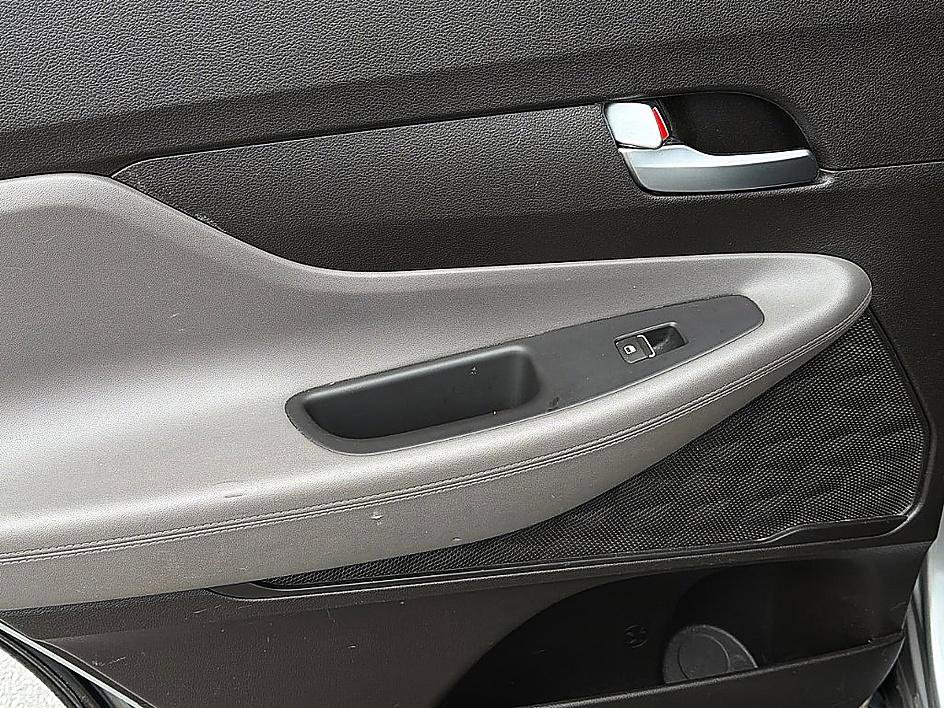 Used 2020 Hyundai Santa Fe SEL FWD image 9