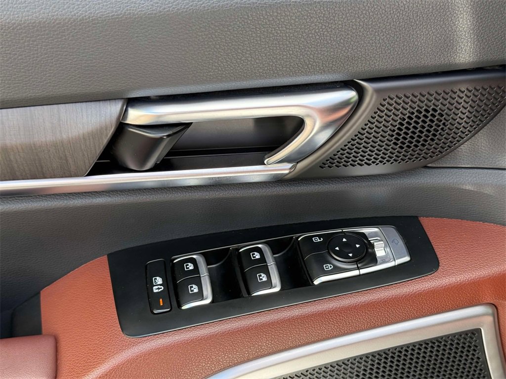 Used 2024 Kia Telluride EX w/ EX Captain's Chair Package image 22