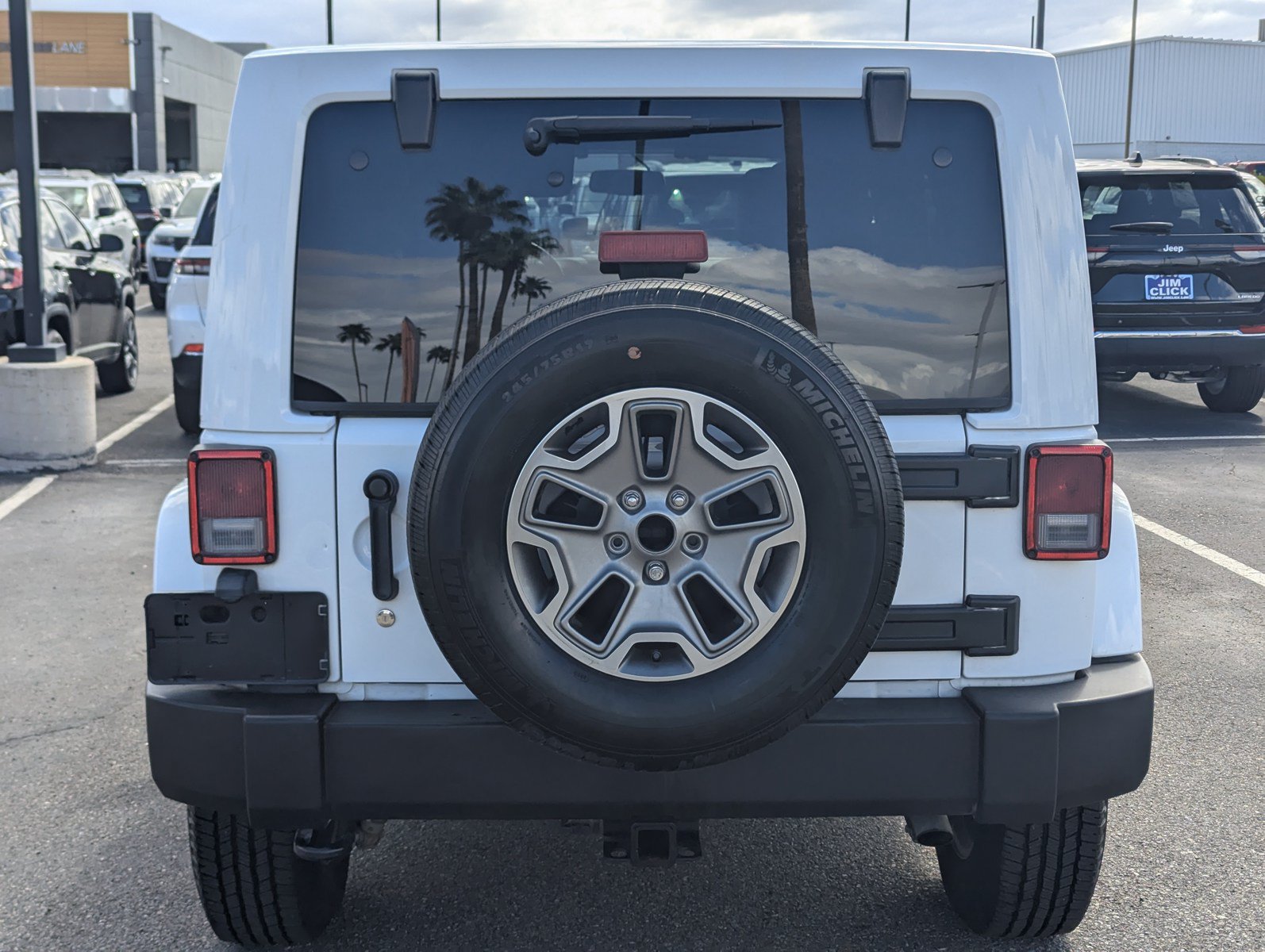Used 2014 Jeep Wrangler Unlimited Rubicon w/ Connectivity Group AWD/4WD image 3