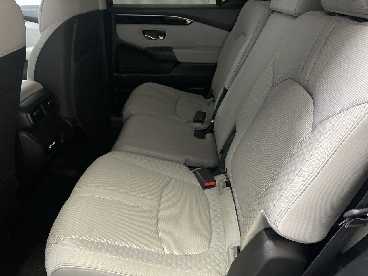 Used 2023 Honda Pilot LX image 21