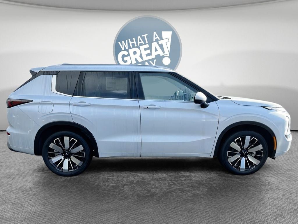 New 2026 Mitsubishi Outlander SEL FWD image 8