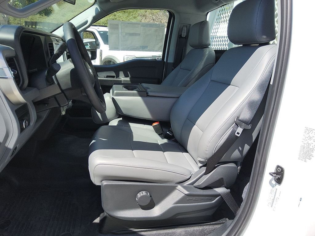 New 2025 Ford F550 2WD Regular Cab Super Duty image 7