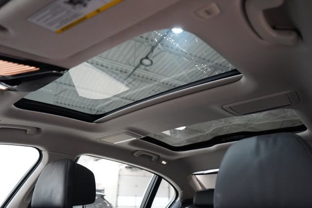 Used 2020 BMW 745e xDrive image 18