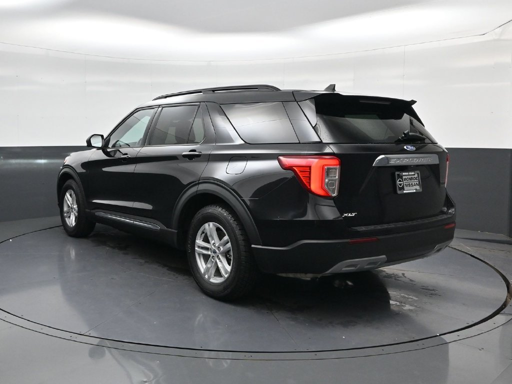 Used 2024 Ford Explorer XLT w/ Equipment Group 202A RWD image 7