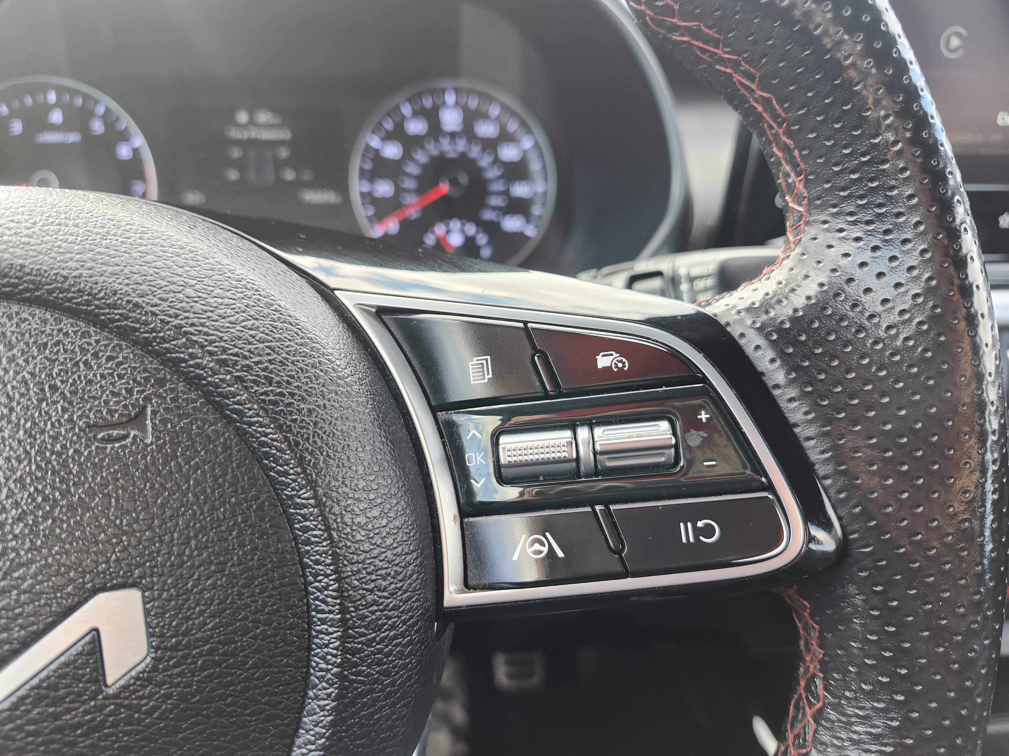 Used 2023 Kia Forte GT image 35