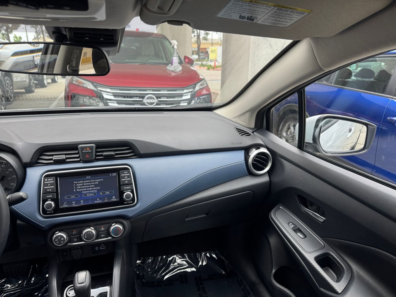 Used 2025 Nissan Versa SV FWD image 34