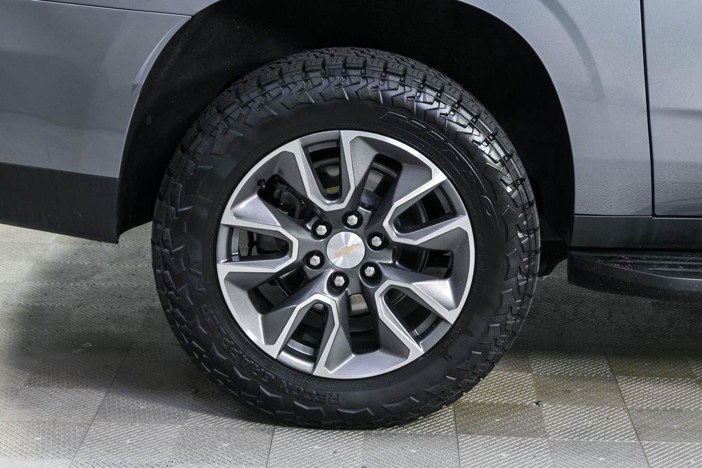 Used 2022 Chevrolet Suburban LT w/ LT Signature Plus Package RWD image 43