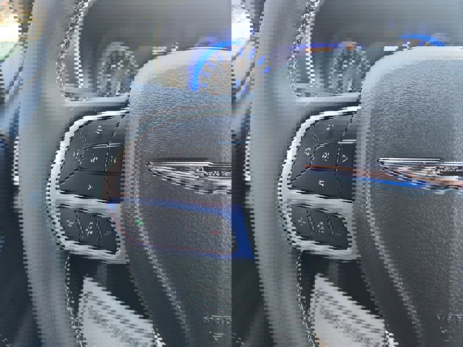 Used 2025 Chrysler Pacifica Select image 13