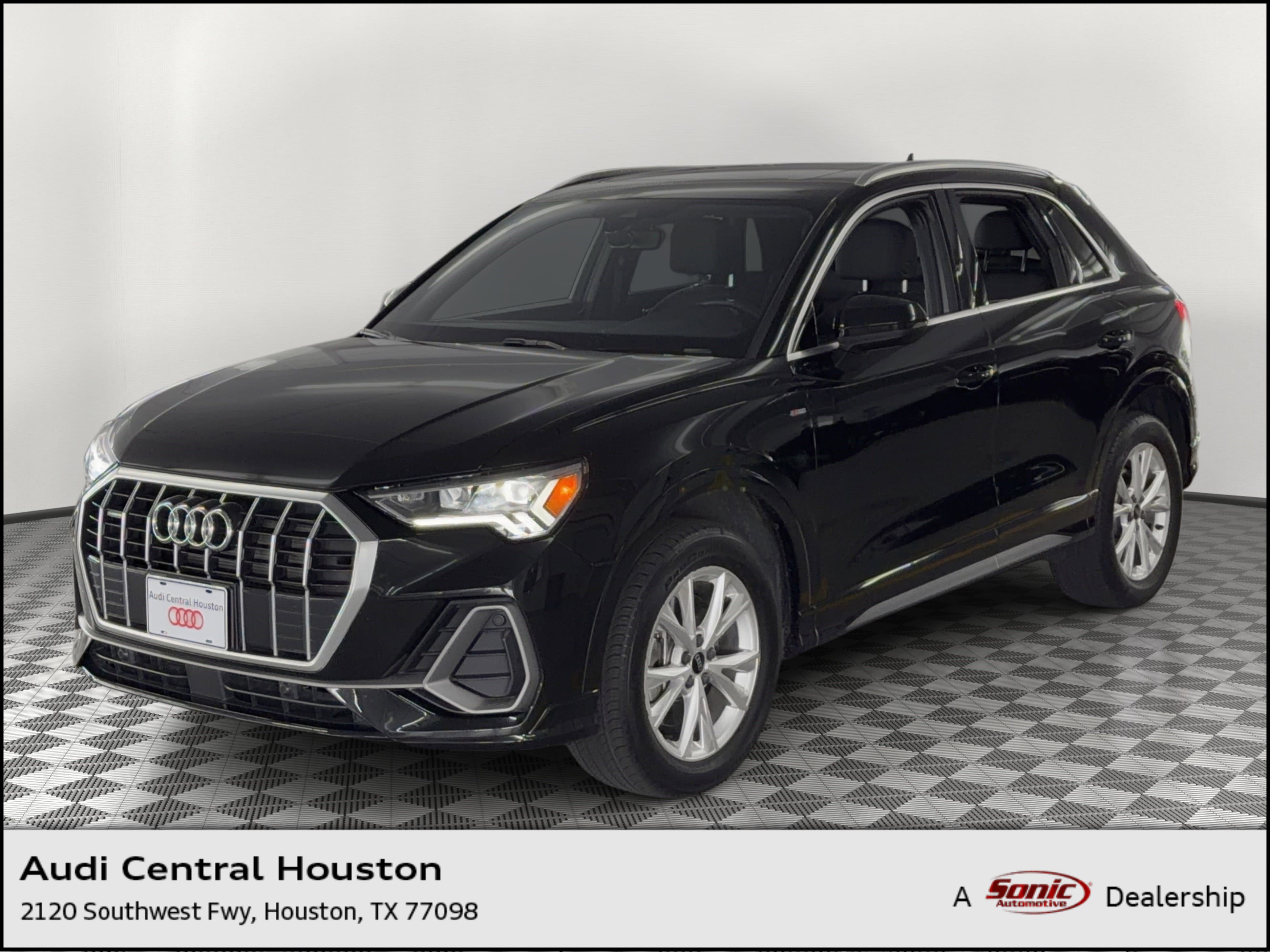 Certified 2025 Audi Q3 2.0T Premium w/ Convenience Package image 1