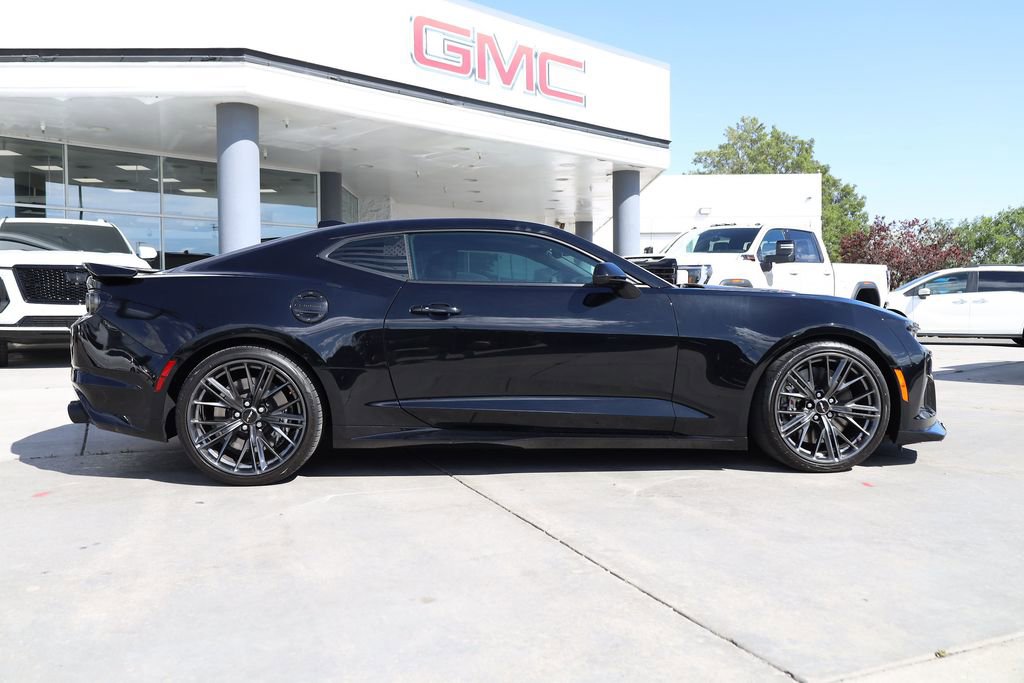Used 2021 Chevrolet Camaro ZL1 RWD image 7