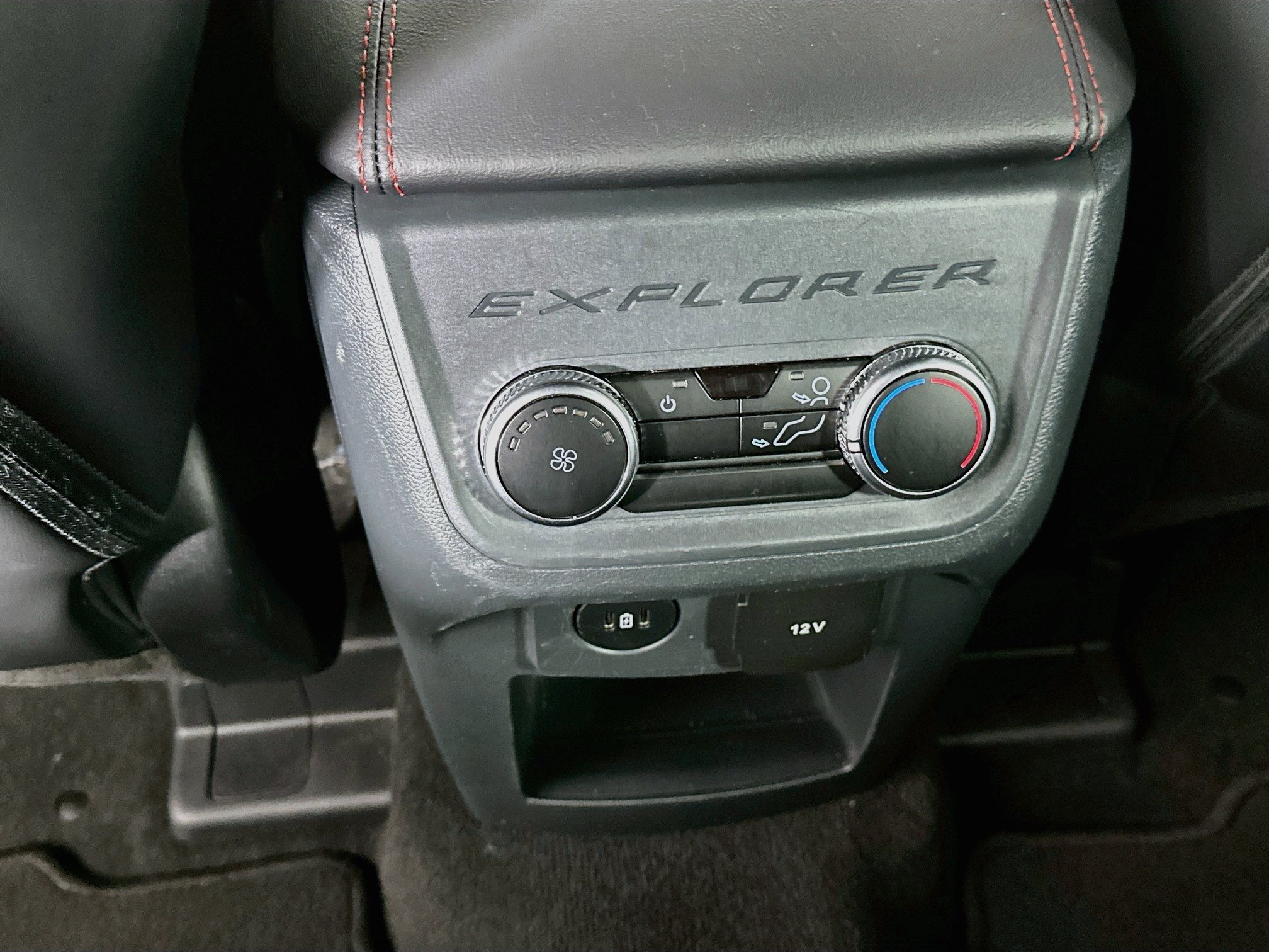 Used 2025 Ford Explorer ST-Line w/ ST-Line Street Pack AWD/4WD image 27