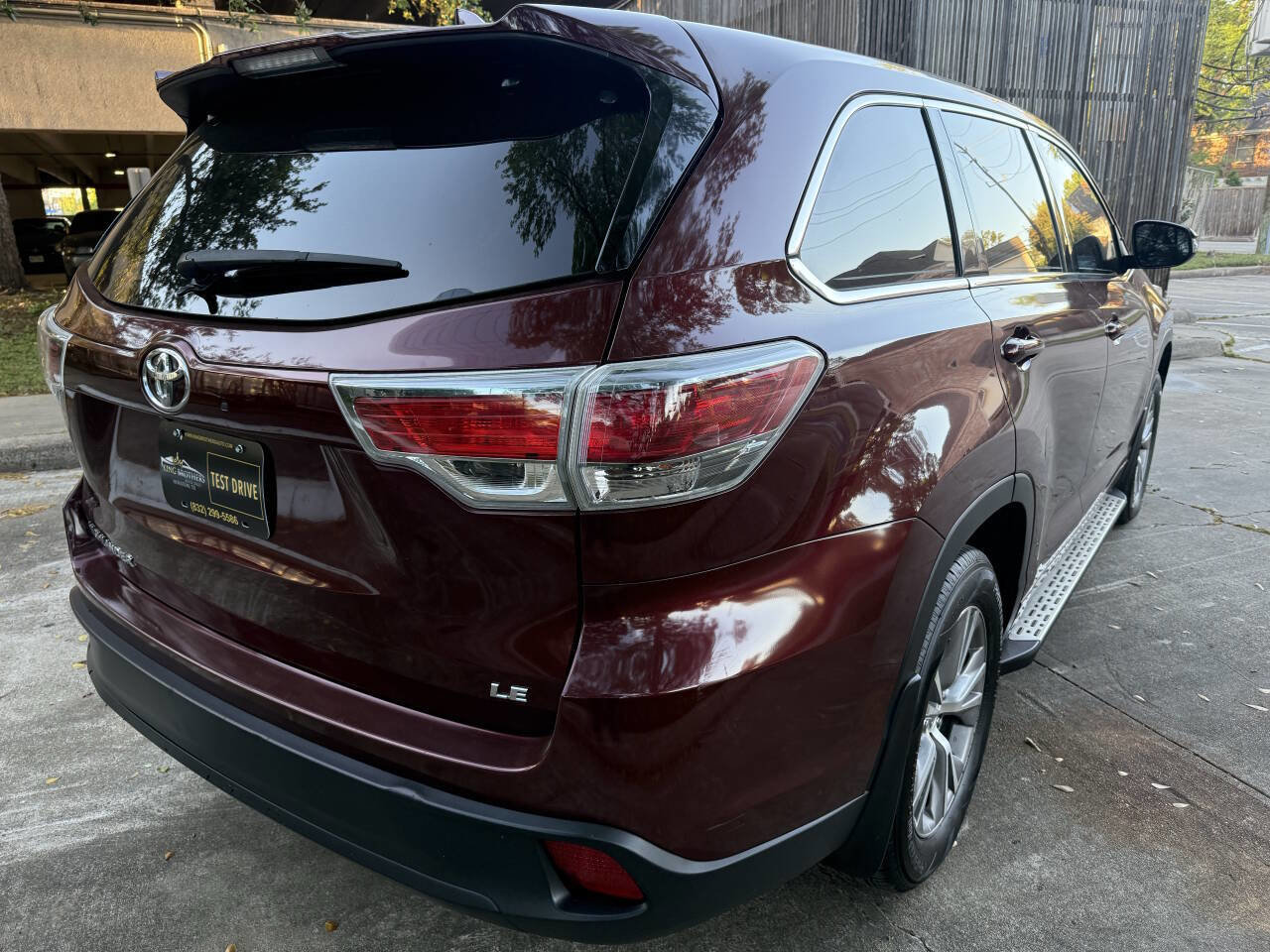 Used 2015 Toyota Highlander Plus FWD image 7