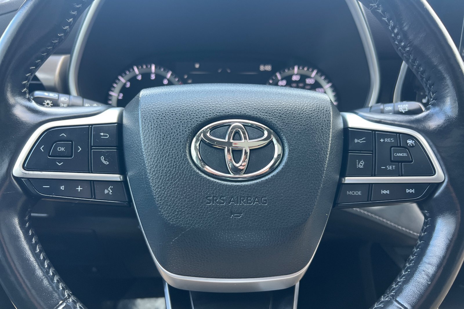Used 2022 Toyota Highlander XLE AWD/4WD image 24
