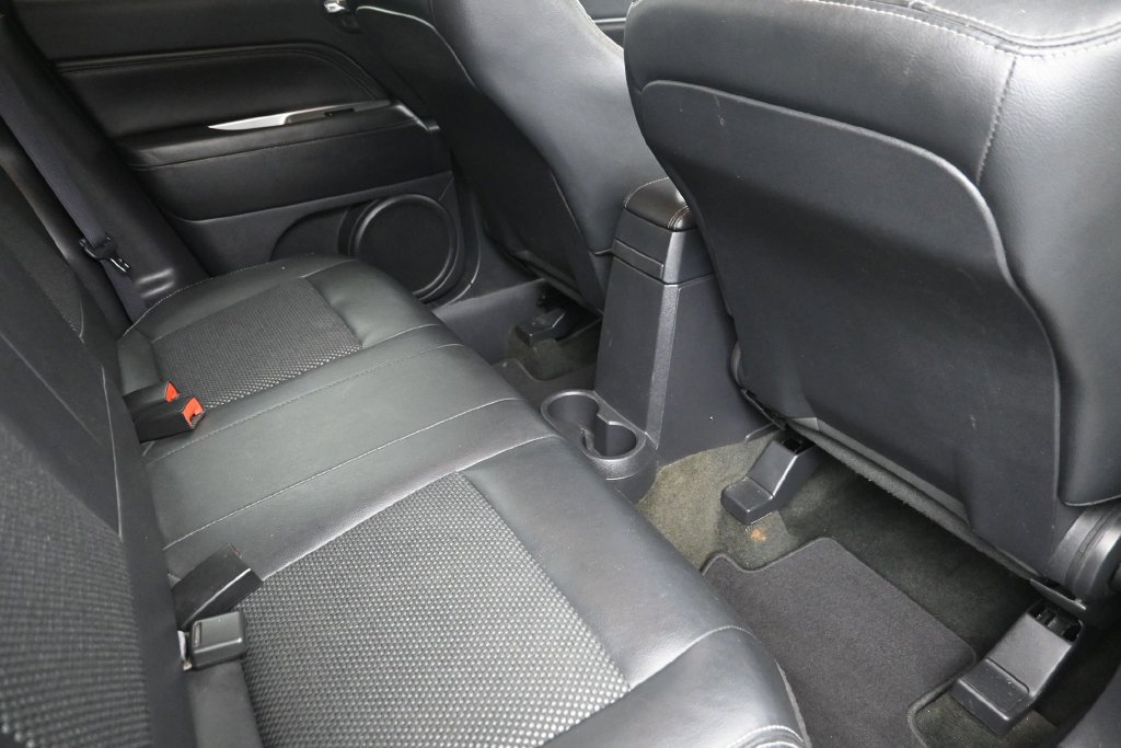 Used 2017 Jeep Compass Latitude FWD image 10