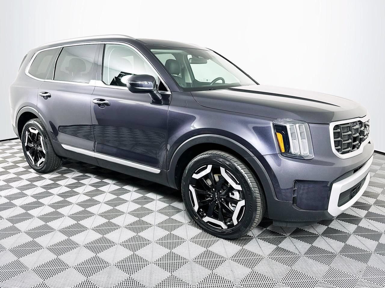 Used 2025 Kia Telluride S AWD/4WD image 29