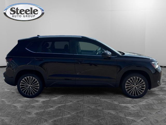 New 2026 Volkswagen Taos SE FWD image 6
