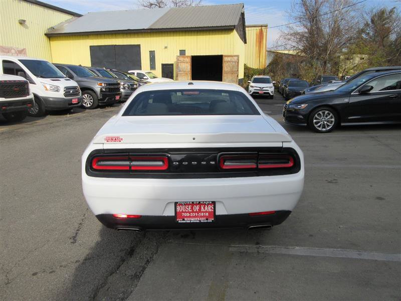 Used 2022 Dodge Challenger SXT image 4