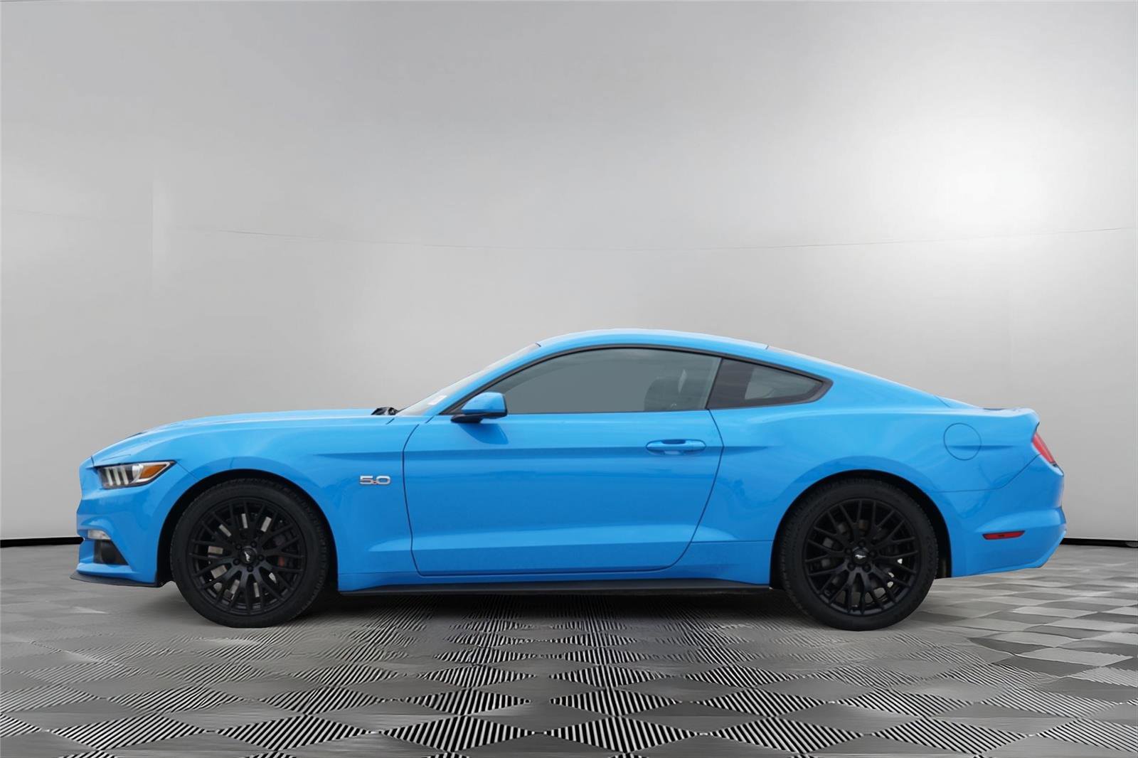 Used 2017 Ford Mustang GT w/ GT Performance Package RWD image 7