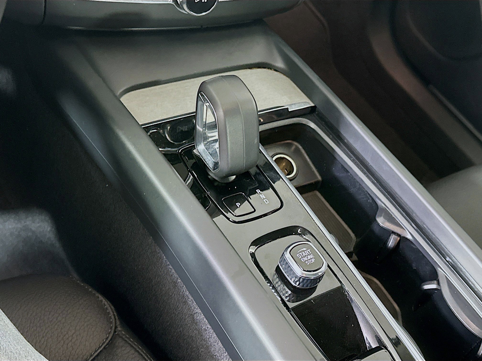 Used 2025 Volvo XC60 B5 Plus image 24