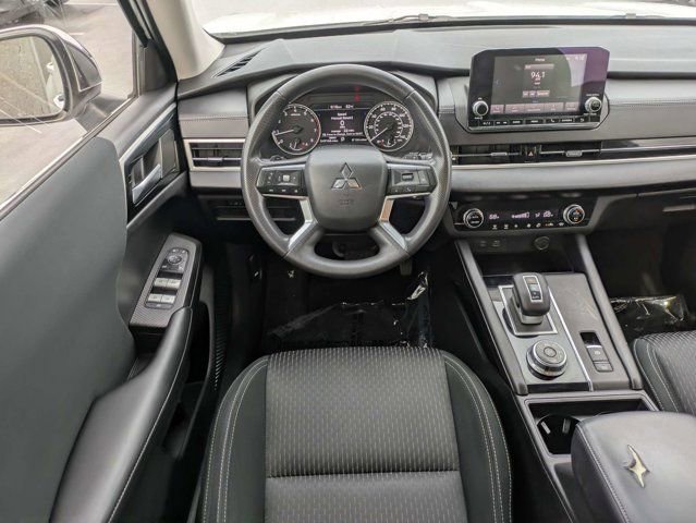 Used 2022 Mitsubishi Outlander ES AWD/4WD image 16