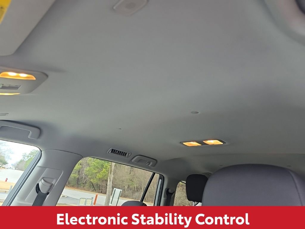 Used 2024 Toyota Highlander LE image 25