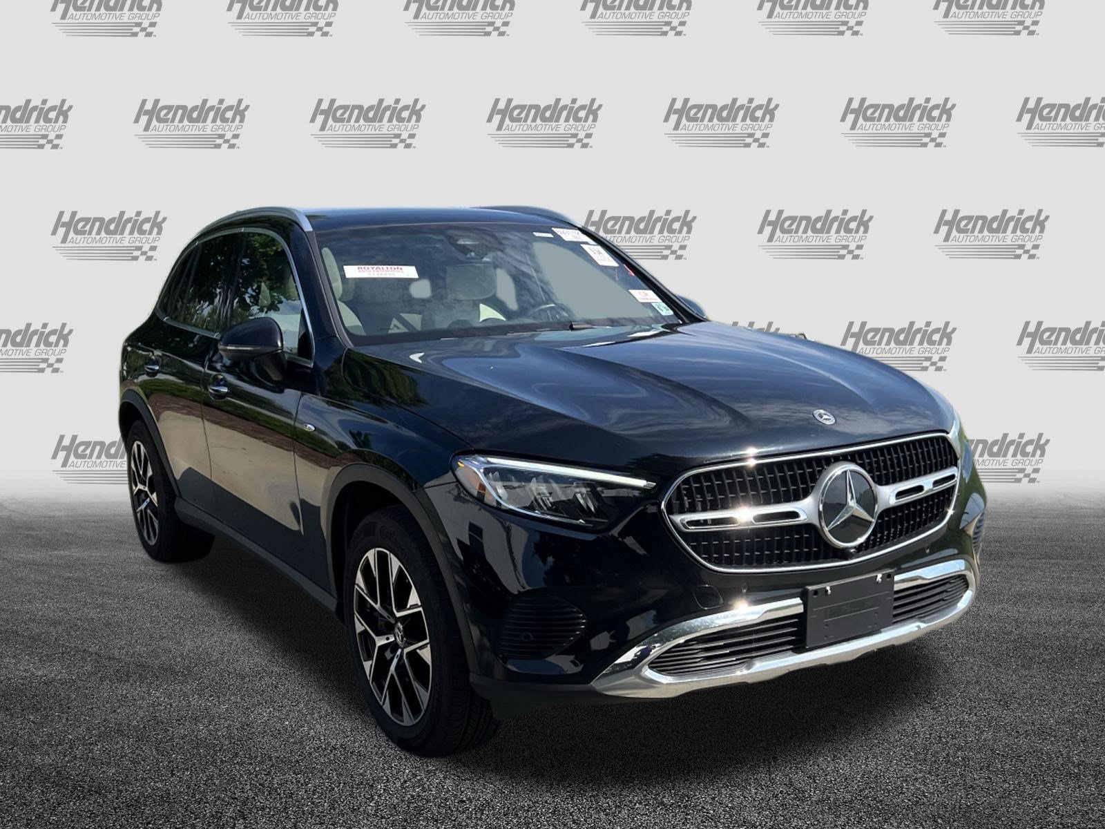 Used 2025 Mercedes-Benz GLC 350e 4MATIC image 2
