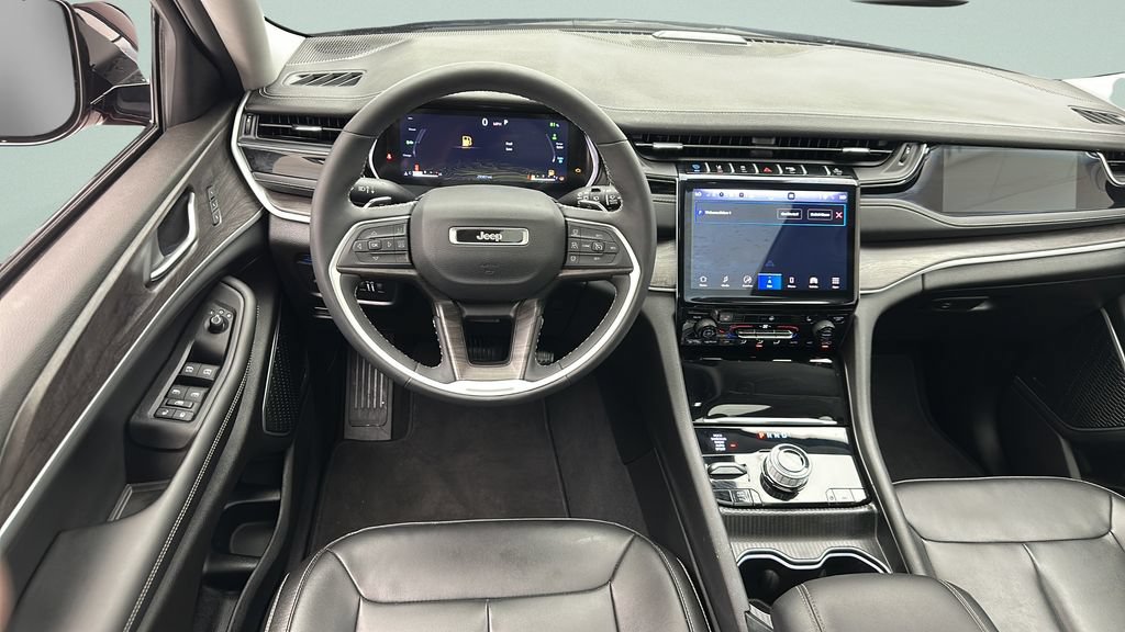 Used 2023 Jeep Grand Cherokee 4WD 4xe image 11