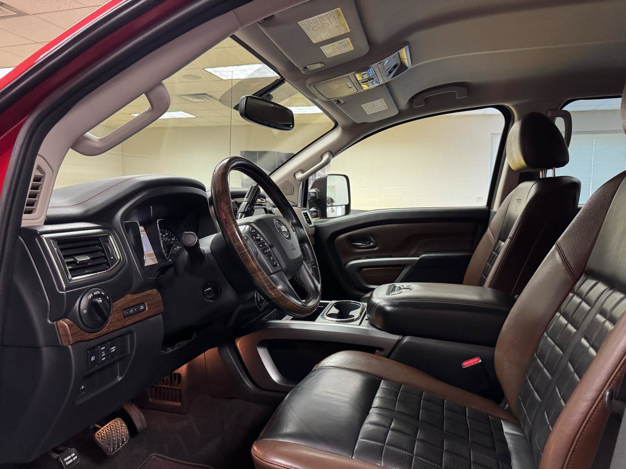 Used 2019 Nissan Titan Platinum Reserve AWD/4WD image 21