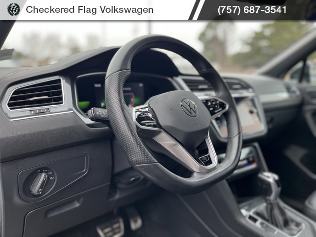 Used 2022 Volkswagen Tiguan SE R-Line image 17